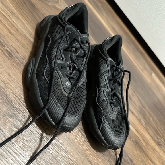 EUC - Adidas Ozweego Triple Black Sneakers Men’s sz 8 (women’s 9-9.5) - Picture 2 of 4